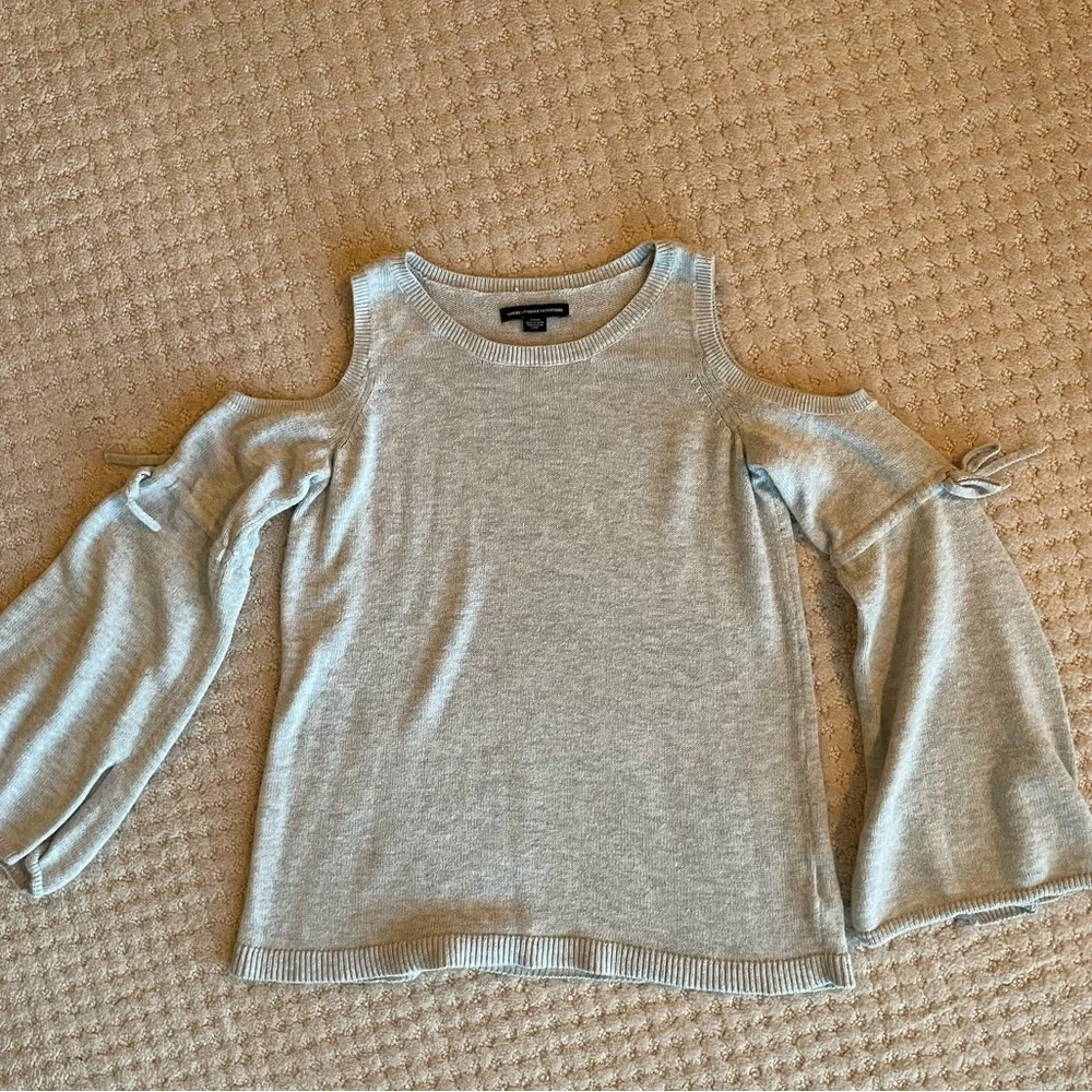 American Eagle Bell-Sleeve Cold-Shoulder Sweater Light Gray Small - Picture 2 of 7